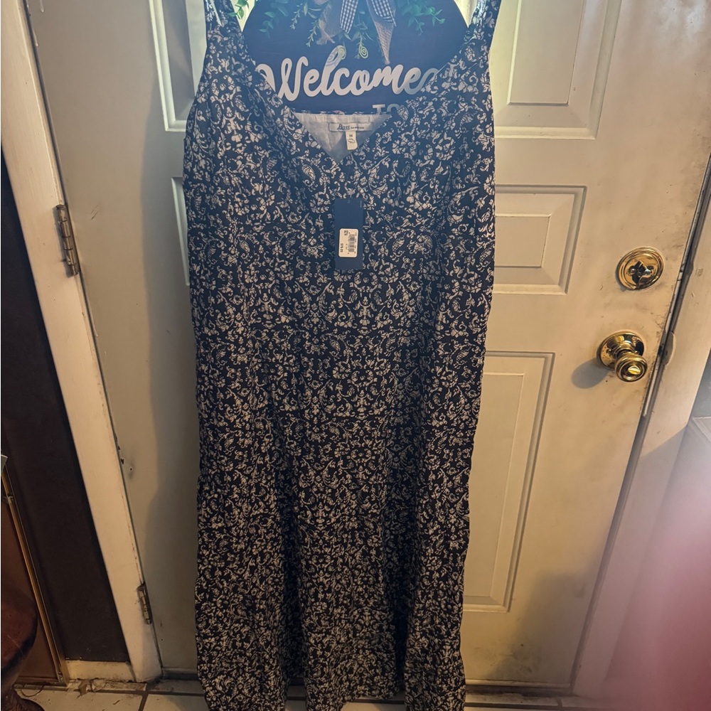Bass White and Black Sleeveless V-Neck Sundress